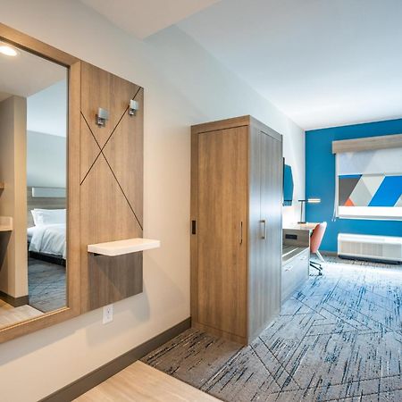 Holiday Inn Express & Suites Charlottesville By Ihg Exteriör bild