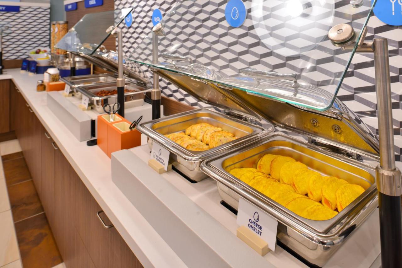 Holiday Inn Express & Suites Charlottesville By Ihg Exteriör bild
