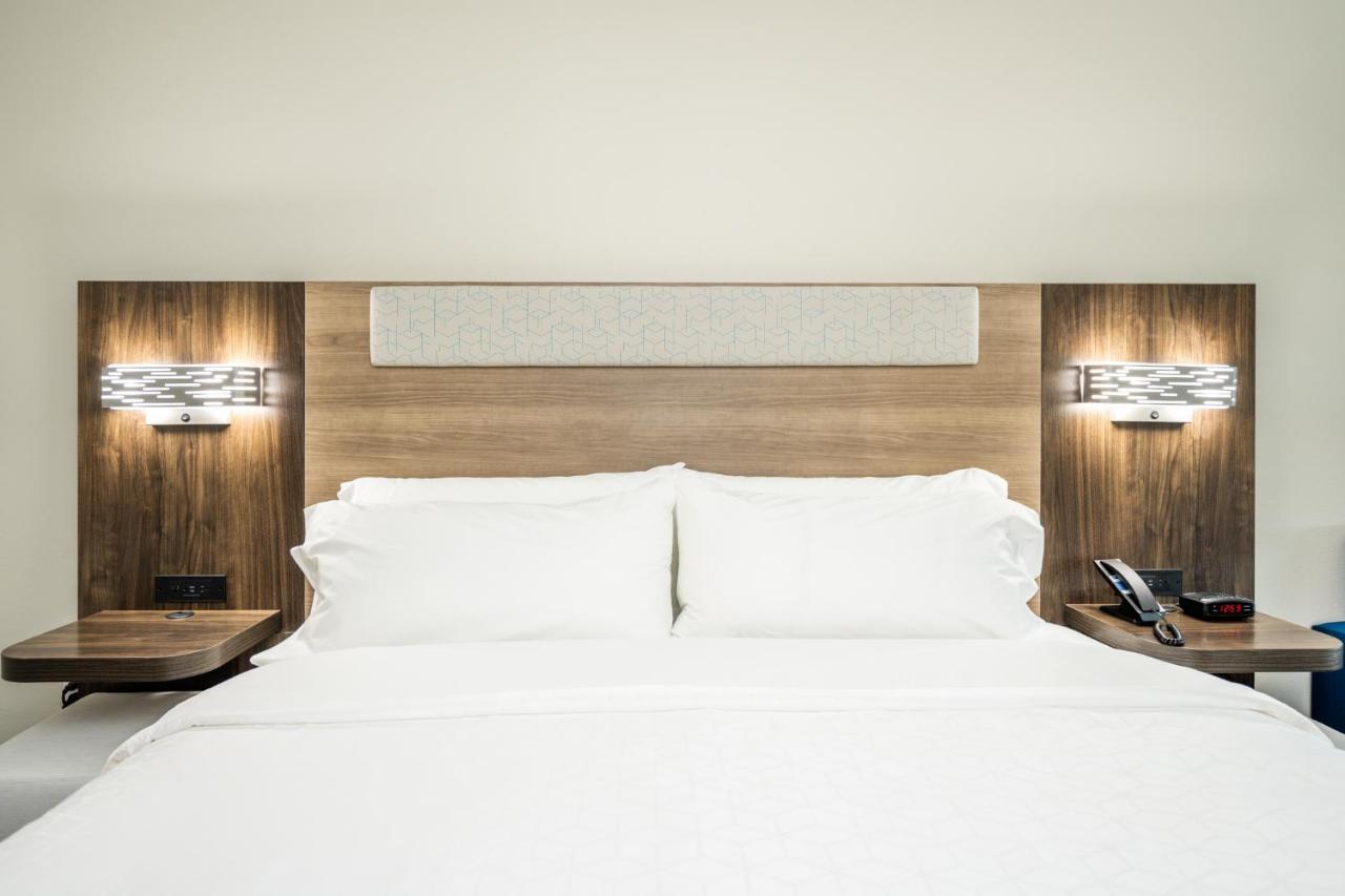 Holiday Inn Express & Suites Charlottesville By Ihg Exteriör bild