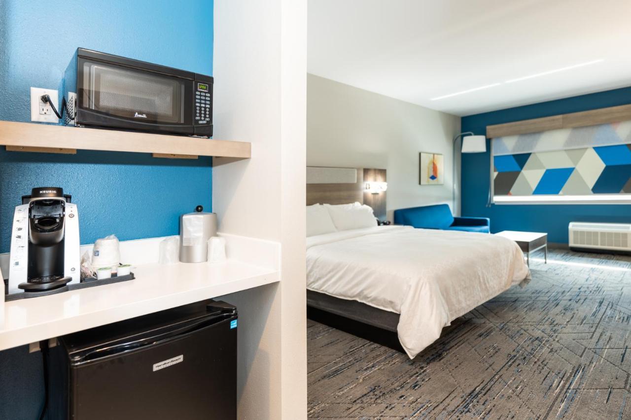 Holiday Inn Express & Suites Charlottesville By Ihg Exteriör bild