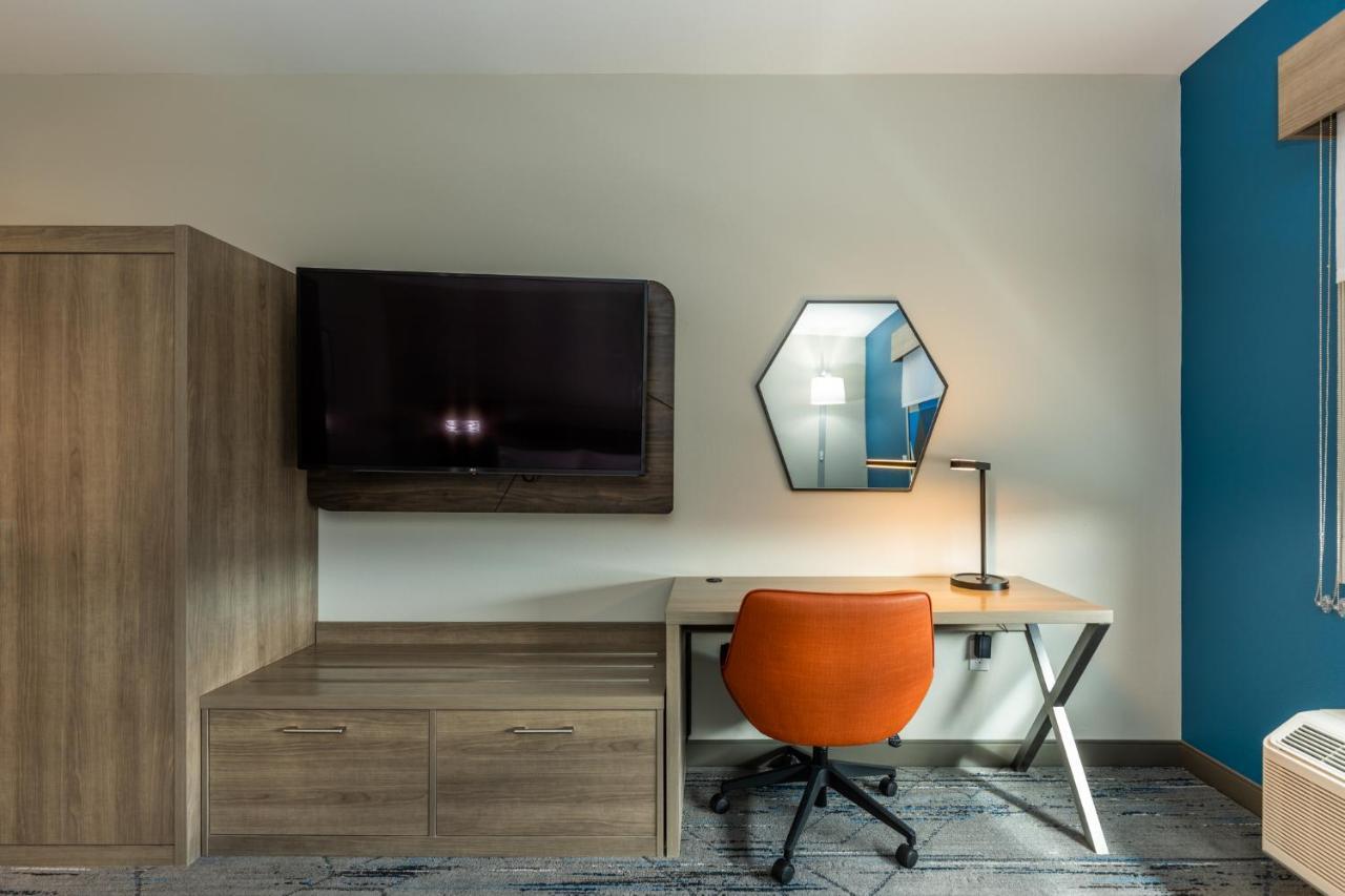 Holiday Inn Express & Suites Charlottesville By Ihg Exteriör bild
