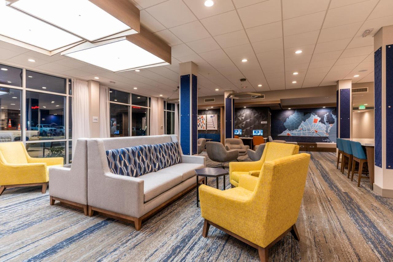 Holiday Inn Express & Suites Charlottesville By Ihg Exteriör bild