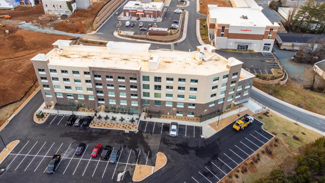 Holiday Inn Express & Suites Charlottesville By Ihg Exteriör bild