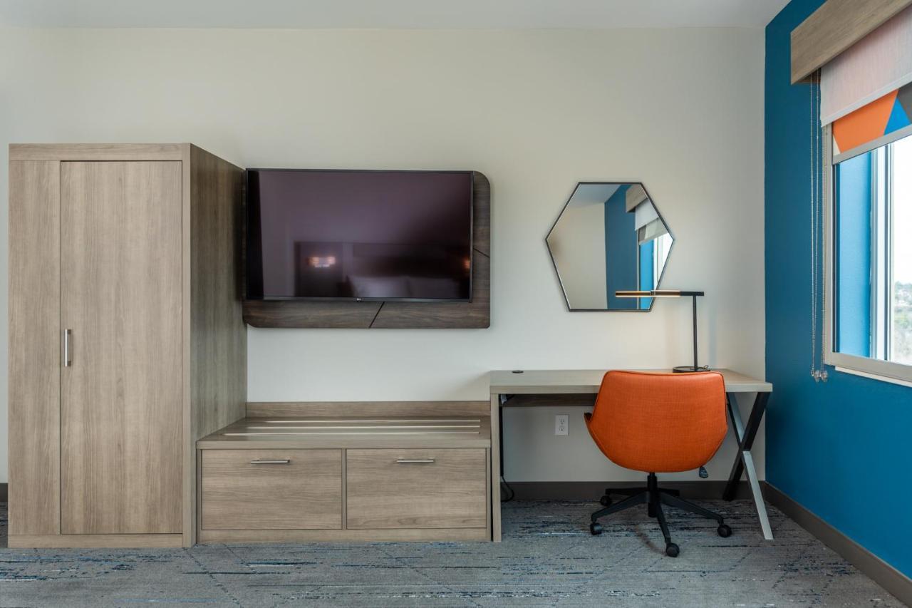 Holiday Inn Express & Suites Charlottesville By Ihg Exteriör bild