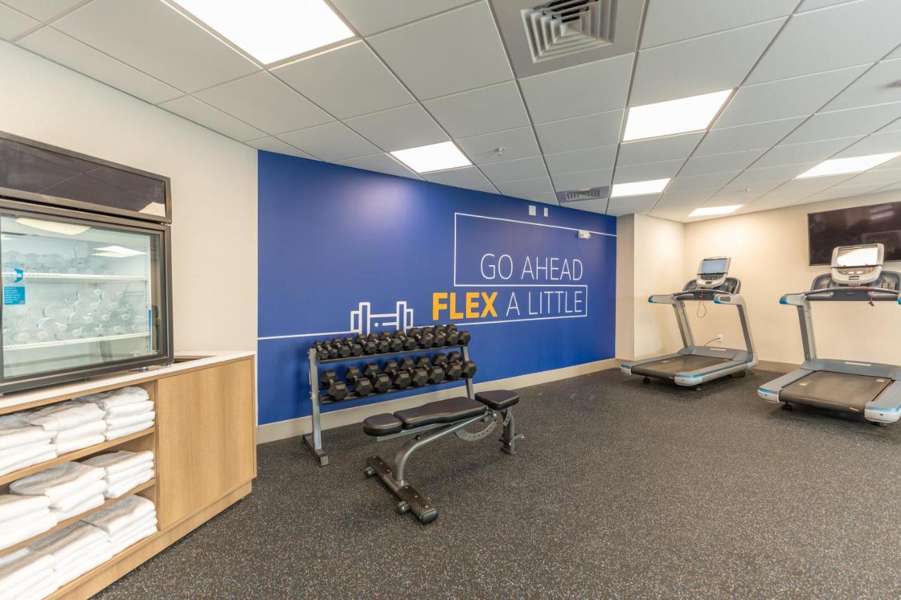 Holiday Inn Express & Suites Charlottesville By Ihg Exteriör bild