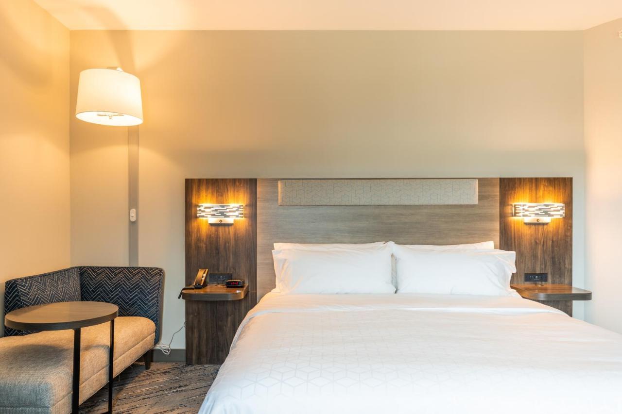 Holiday Inn Express & Suites Charlottesville By Ihg Exteriör bild