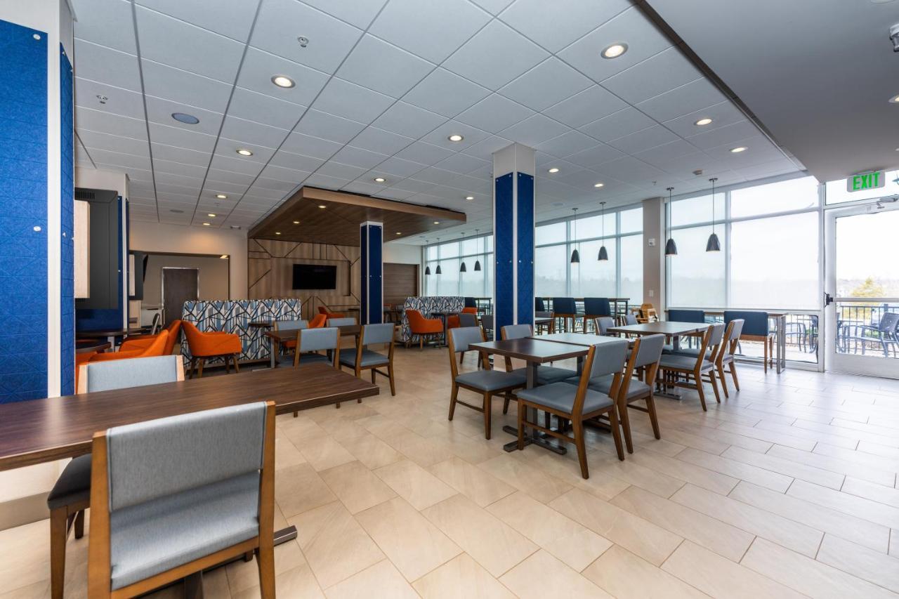 Holiday Inn Express & Suites Charlottesville By Ihg Exteriör bild