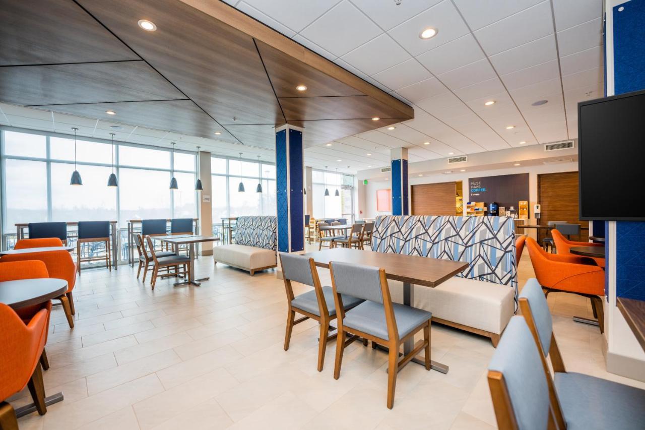 Holiday Inn Express & Suites Charlottesville By Ihg Exteriör bild