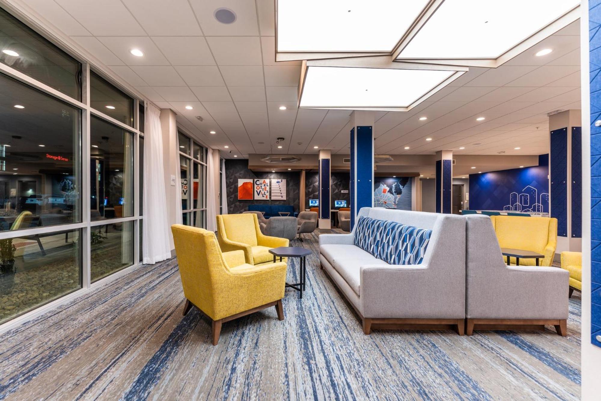 Holiday Inn Express & Suites Charlottesville By Ihg Exteriör bild