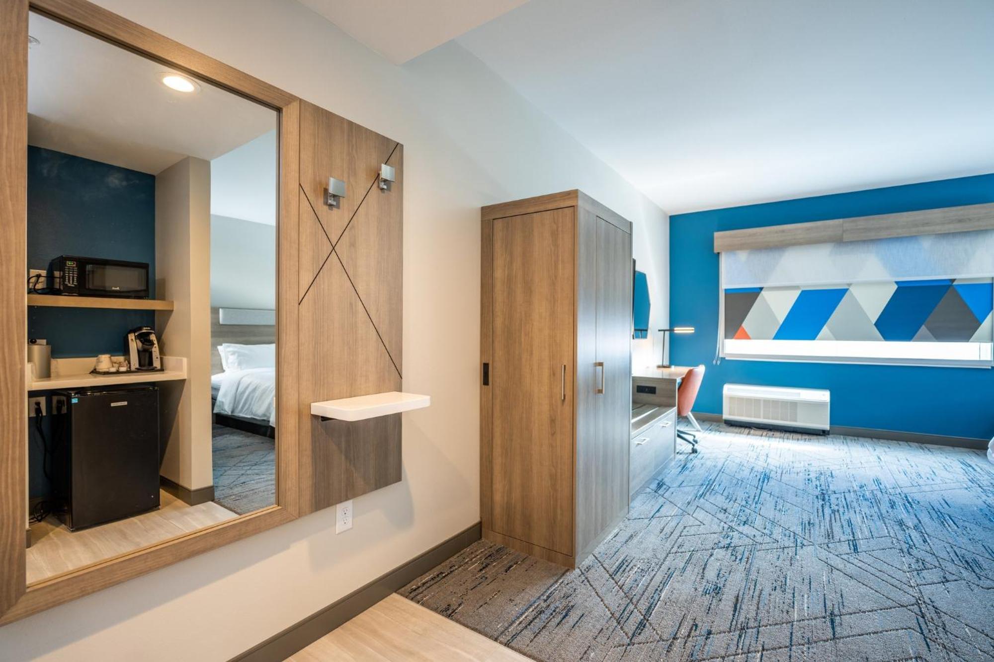 Holiday Inn Express & Suites Charlottesville By Ihg Exteriör bild
